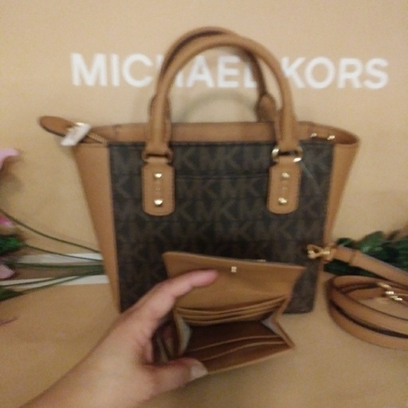 NWT Michael Kors purse tote bag w/ wallet - Picture 7 of 7